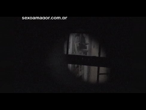 ❤️ Blondie tiġi filmata segretament minn voyeur tal-viċinat moħbi wara briks vojta ❌ Porn biss fil-porn mt.porno24-7.ru
